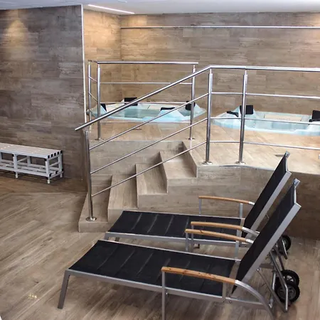 Oasis Park Hotell