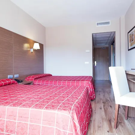 Hotell Oasis Park 4*