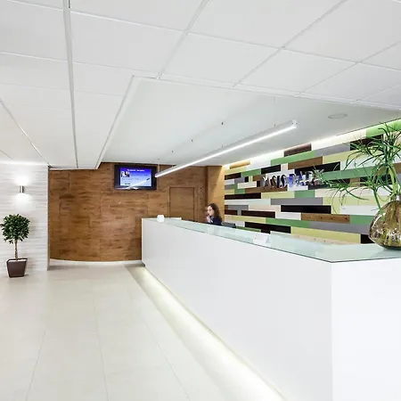 Hotell Oasis Park 4*