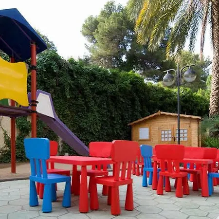 Hotell Oasis Park 4*