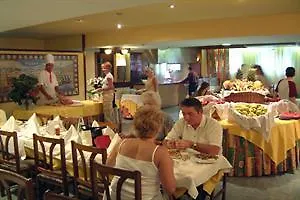 מלון Oasis Park 4*