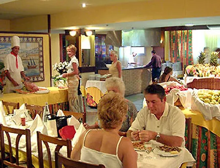 Oasis Park Hotel